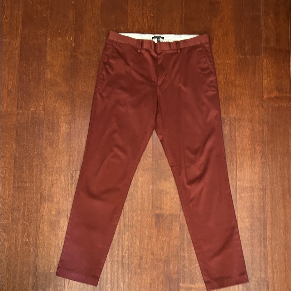 Banana Republic Mason Athletic Tapered Fit in a Beautiful Rust Color, Size 34x34